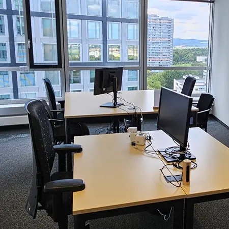 Shared Office und Co Working Arbeitsplatz im 14. Stockwerk des Taunustower